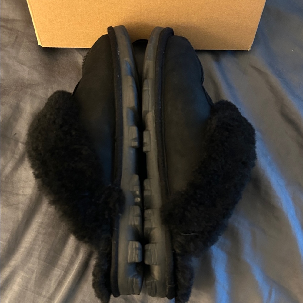UGGS SIZE 9 Black USED‼️ read description and look at photos carefully‼️ - Picture 12 of 16
